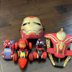 Marvel Red and Gold Action Figure Playset